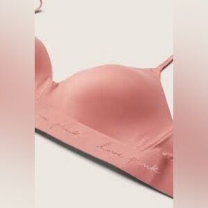 PINK Victoria’s Secret wear everywhere wireless lightly lined bra women size 32B